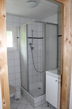 Colonie de vacance Sur-le-Vau Travers Neuchâtel WC avec douche