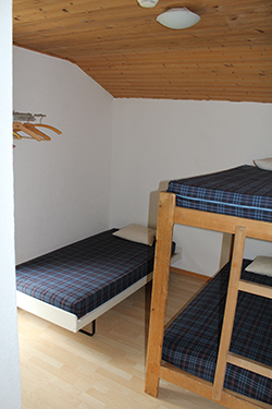 Ferienhaus Sur-le-Vau Travers Neuenburg Schlafzimmer 3 Betten